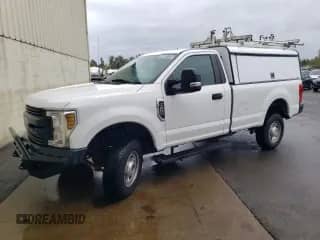 2019 Ford F-250 XL z VIN 1FTBF2B66KEE58815, wystawiony jako Copart lot #68083125 z przebiegiem 115 743 mil mil oraz Czysty tytuł • Clean title. Historia ofert i sprzedaży dostępna na DreamBid. Obrazek 1.