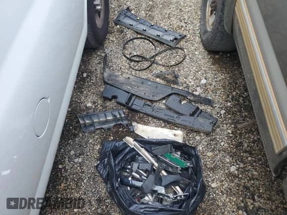 2002 Chevrolet Silverado 2500HD LS with VIN 1GCHK24U32E245693, listed as a Copart auction lot 62677345 with 212,141 mi miles and Salvage title. Bid and sale history available at DreamBid. Image 12.