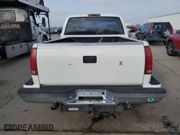 1997 Chevrolet Silverado 1500 with VIN 1GCEC14R3VZ118039, listed as a Copart auction lot 85575614 with 105,417 mi miles and Salvage title. Bid and sale history available at DreamBid. Image 6.