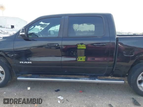 2020 Ram 1500 Big Horn z VIN 1C6RREFT4LN119597, wystawiony jako IAAI lot #42446462 z przebiegiem 82 821 mil mil oraz . Historia ofert i sprzedaży dostępna na DreamBid. Obrazek 15.