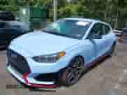2022 Hyundai Veloster z VIN KMHT36AH7NU014310, wystawiony jako IAAI lot #42137448 z przebiegiem 38 966 mil mil oraz . Historia ofert i sprzedaży dostępna na DreamBid. Obrazek 2.