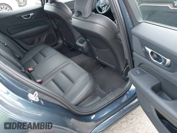 2024 Volvo S60 Plus Dark Theme z VIN 7JRL12FL0RG280760, wystawiony jako IAAI lot #42554434 z przebiegiem 34 569 mil mil oraz . Historia ofert i sprzedaży dostępna na DreamBid. Obrazek 8.