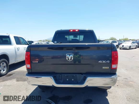 2018 Ram 1500 Big Horn z VIN 1C6RR7GG3JS319415, wystawiony jako IAAI lot #42517862 z przebiegiem 117 906 mil mil oraz . Historia ofert i sprzedaży dostępna na DreamBid. Obrazek 17.