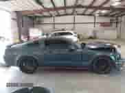 2007 Ford Mustang GT Deluxe z VIN 1ZVHT82H375269051, wystawiony jako IAAI lot #43065551 z przebiegiem 94 434 mil mil oraz . Historia ofert i sprzedaży dostępna na DreamBid. Obrazek 14.