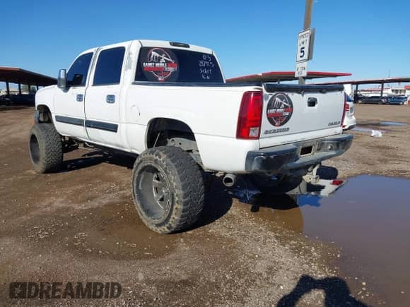 2005 Chevrolet Silverado 1500 Z71 z VIN 2GCEK13T551287925, wystawiony jako IAAI lot #43392727 z przebiegiem 275 768 mil mil oraz . Historia ofert i sprzedaży dostępna na DreamBid. Obrazek 3.