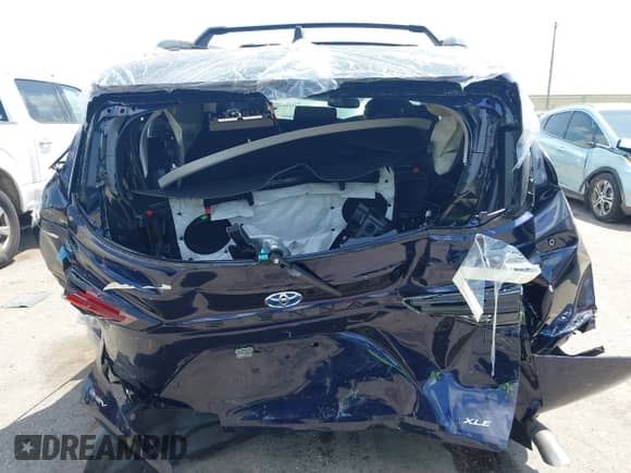 2025 Toyota Sienna XLE z VIN 5TDYRKEC1SS255652, wystawiony jako IAAI lot #42989500 z przebiegiem Nie podano mil oraz . Historia ofert i sprzedaży dostępna na DreamBid. Obrazek 16.