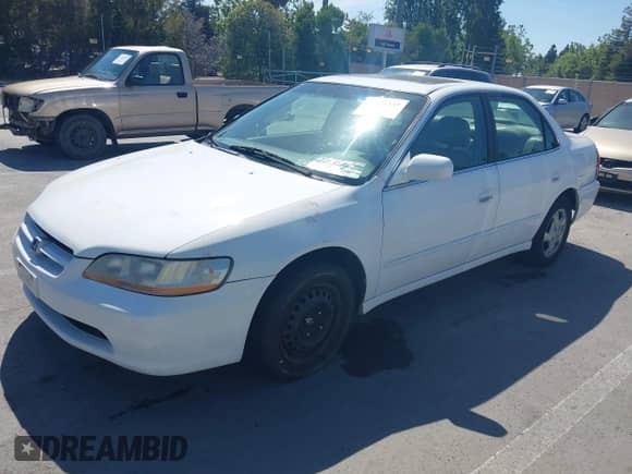 1998 Honda Accord EX с VIN 1HGCG6671WA260072, выставлен на аукционе IAAI как лот 42336337 с пробегом 234 922 миль миль и . История ставок и продаж доступна на DreamBid. Изображение 2.