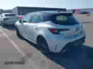 2024 Toyota Corolla XSE z VIN JTNC4MBE0R3217931, wystawiony jako IAAI lot #42579841 z przebiegiem 26 832 mil mil oraz . Historia ofert i sprzedaży dostępna na DreamBid. Obrazek 3.