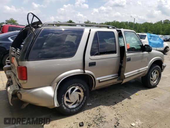 2001 Chevrolet Blazer LT z VIN 1GNDT13W91K209409, wystawiony jako Copart lot #64083034 z przebiegiem 218 833 mil mil oraz Szkoda całkowita • Salvage title. Historia ofert i sprzedaży dostępna na DreamBid. Obrazek 3.