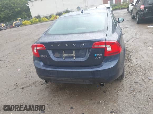 2012 Volvo S60 T6 с VIN YV1902FH5C2038827, выставлен на аукционе IAAI как лот 42860167 с пробегом 78 984 миль миль и . История ставок и продаж доступна на DreamBid. Изображение 16.