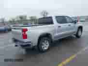 2019 Chevrolet Silverado 1500 Work Truck z VIN 1GCUYAEF9KZ314984, wystawiony jako IAAI lot #42115004 z przebiegiem 131 766 mil mil oraz . Historia ofert i sprzedaży dostępna na DreamBid. Obrazek 4.