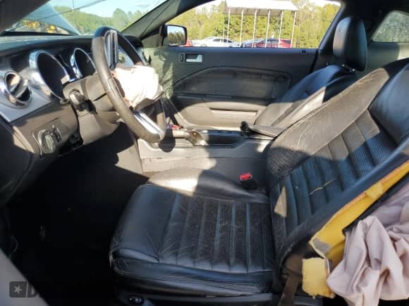 2007 Ford Mustang GT Deluxe z VIN 1ZVHT82H375218942, wystawiony jako Copart lot #85519015 z przebiegiem 133 265 mil mil oraz Szkoda całkowita • Salvage title. Historia ofert i sprzedaży dostępna na DreamBid. Obrazek 7.