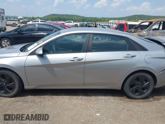 2021 Hyundai Elantra SEL с VIN 5NPLM4AG5MH008477, выставлен на аукционе IAAI как лот 42886500 с пробегом 76 720 миль миль и . История ставок и продаж доступна на DreamBid. Изображение 14.