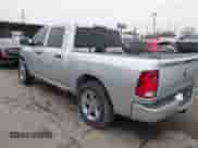 2018 Ram 1500 Express z VIN 3C6RR6KT9JG250686, wystawiony jako IAAI lot #41413614 z przebiegiem 145 051 mil mil oraz . Historia ofert i sprzedaży dostępna na DreamBid. Obrazek 3.