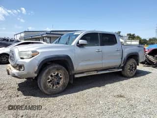 2018 Toyota Tacoma SR5 z VIN 3TMAZ5CN4JM071439, wystawiony jako Copart lot #70869505 z przebiegiem 93 174 mil mil oraz Szkoda całkowita • Salvage title. Historia ofert i sprzedaży dostępna na DreamBid. Obrazek 1.