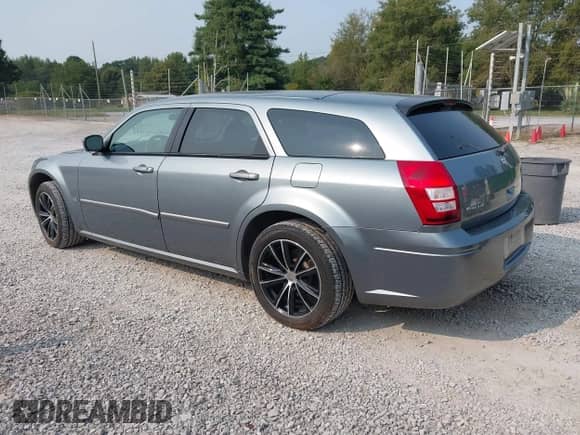 2006 Dodge Magnum z VIN 2D4FV47VX6H462674, wystawiony jako IAAI lot #43155880 z przebiegiem 125 457 mil mil oraz . Historia ofert i sprzedaży dostępna na DreamBid. Obrazek 3.