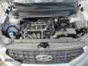 2022 Hyundai Venue SE z VIN KMHRB8A35NU147144, wystawiony jako Copart lot #70061175 z przebiegiem 13 735 mil mil oraz Szkoda całkowita • Salvage title. Historia ofert i sprzedaży dostępna na DreamBid. Obrazek 11.