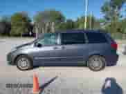 2009 Toyota Sienna XLE z VIN 5TDZK22C19S272510, wystawiony jako IAAI lot #43378731 z przebiegiem 180 183 mil mil oraz . Historia ofert i sprzedaży dostępna na DreamBid. Obrazek 14.