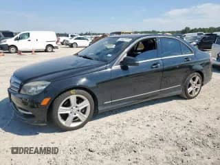 2011 Mercedes-Benz C 300 Sport z VIN WDDGF5EBXBR148665, wystawiony jako Copart lot #84522415 z przebiegiem Nie podano mil oraz Szkoda całkowita • Salvage title. Historia ofert i sprzedaży dostępna na DreamBid. Obrazek 1.