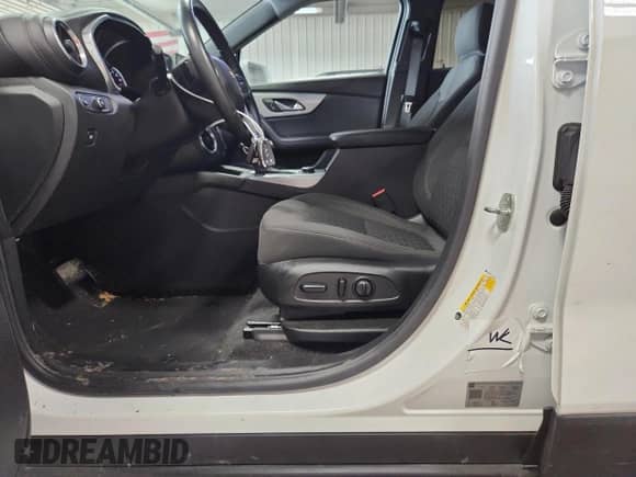 2020 Chevrolet Blazer LT z VIN 3GNKBHRS9LS661827, wystawiony jako Copart lot #68893915 z przebiegiem 63 793 mil mil oraz Nie do naprawy • Non repairable. Historia ofert i sprzedaży dostępna na DreamBid. Obrazek 13.