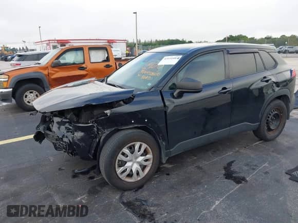 2022 Toyota Corolla Cross L with VIN 7MUAAAAG7NV001692, listed as a IAAI auction lot 43191085 with 117,121 mi miles and . Bid and sale history available at DreamBid. Image 18.