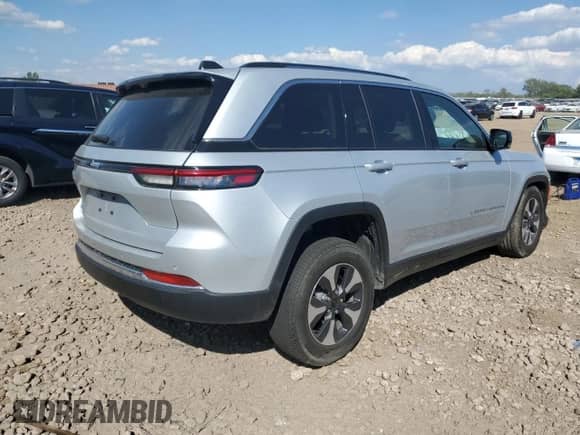 2022 Jeep Grand Cherokee with VIN 1C4RJYB6XN8758988, listed as a Copart auction lot 70422775 with 28,781 mi miles and Salvage title. Bid and sale history available at DreamBid. Image 3.