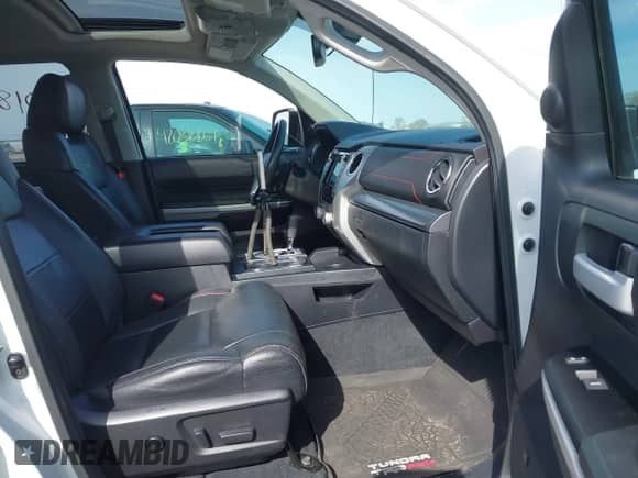2020 Toyota Tundra SR5 z VIN 5TFDY5F11LX936048, wystawiony jako IAAI lot #42018523 z przebiegiem 102 445 mil mil oraz . Historia ofert i sprzedaży dostępna na DreamBid. Obrazek 5.