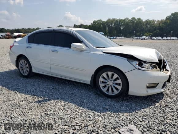 2014 Honda Accord Touring с VIN 1HGCR3F98EA030330, выставлен на аукционе Copart как лот 69745995 с пробегом 145 649 миль миль и Списание • Salvage title. История ставок и продаж доступна на DreamBid. Изображение 4.