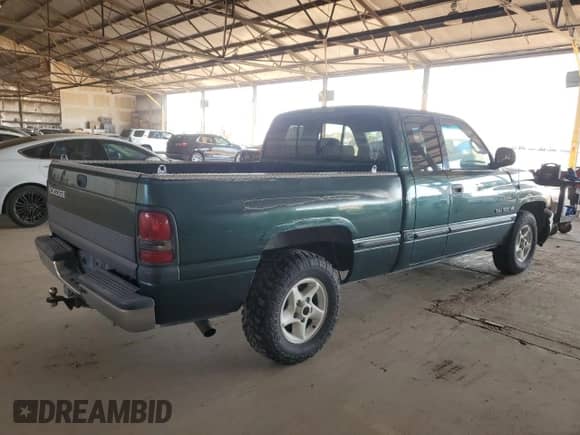1999 Dodge 1500 z VIN 1B7HC13Y2XJ561953, wystawiony jako Copart lot #68307985 z przebiegiem 147 816 mil mil oraz Szkoda całkowita • Salvage title. Historia ofert i sprzedaży dostępna na DreamBid. Obrazek 3.