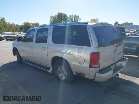 2004 Cadillac Escalade ESV Platinum Edition с VIN 3GYFK66N44G133530, выставлен на аукционе IAAI как лот 40618715 с пробегом 299 443 миль миль и . История ставок и продаж доступна на DreamBid. Изображение 3.