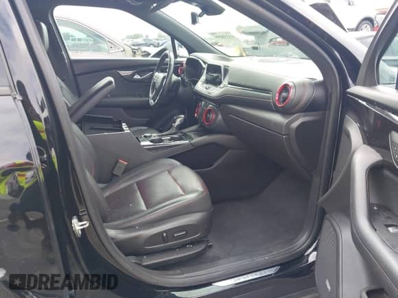 2019 Chevrolet Blazer RS z VIN 3GNKBJRS8KS573227, wystawiony jako IAAI lot #43238095 z przebiegiem 86 723 mil mil oraz . Historia ofert i sprzedaży dostępna na DreamBid. Obrazek 5.