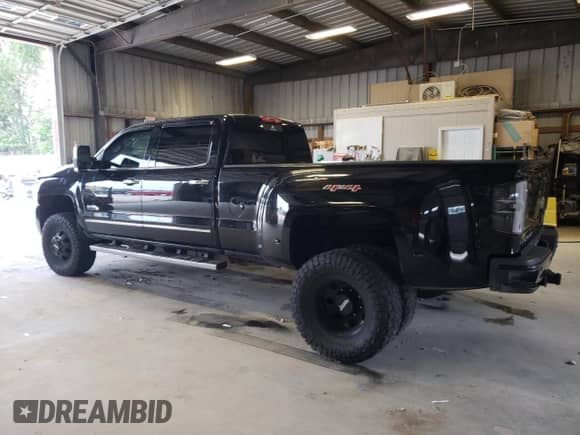 2015 Chevrolet Silverado 3500HD High Country with VIN 1GC4K1E82FF517502, listed as a Copart auction lot 61702534 with 260,980 mi miles and Salvage title. Bid and sale history available at DreamBid. Image 2.