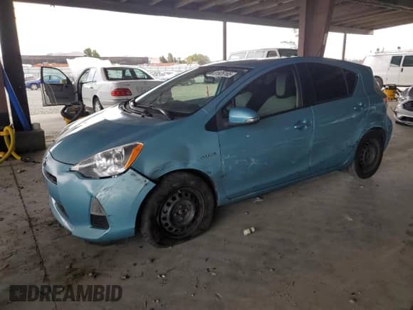 2013 Toyota Prius Three with VIN JTDKDTB36D1041447, listed as a Copart auction lot 81926165 with 128,161 mi miles and Salvage title. Bid and sale history available at DreamBid. Image 1.