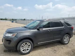 2018 Ford Explorer XLT z VIN 1FM5K8DH4JGC71940, wystawiony jako Copart lot #59697215 z przebiegiem 95 452 mil mil oraz Szkoda całkowita • Salvage title. Historia ofert i sprzedaży dostępna na DreamBid. Obrazek 1.