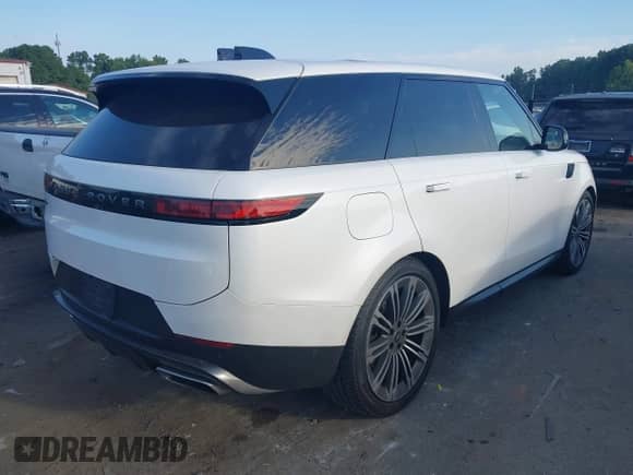 2024 Land Rover Range Rover Sport SE с VIN SAL1P9EU5RA409479, выставлен на аукционе IAAI как лот 43225574 с пробегом 16 382 миль миль и . История ставок и продаж доступна на DreamBid. Изображение 4.