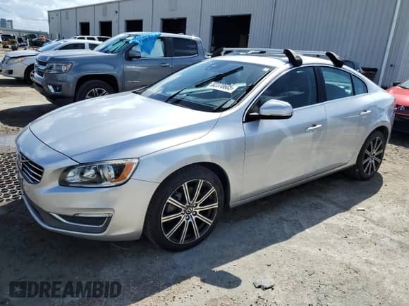 2014 Volvo S60 T5 z VIN YV1612FH9E2272830, wystawiony jako Copart lot #82370605 z przebiegiem 118 971 mil mil oraz Czysty tytuł • Clean title. Historia ofert i sprzedaży dostępna na DreamBid. Obrazek 1.