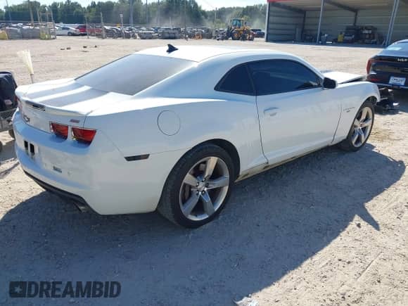 2010 Chevrolet Camaro 2SS with VIN 2G1FK1EJ7A9213894, listed as a IAAI auction lot 43404345 with 200,055 mi miles and . Bid and sale history available at DreamBid. Image 4.