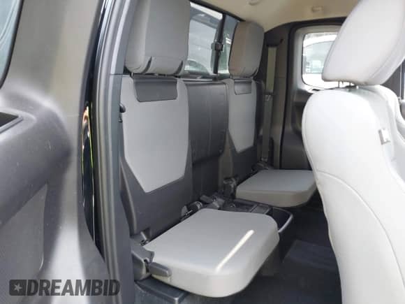 2018 Toyota Tacoma SR5 z VIN 5TFSZ5AN2JX151257, wystawiony jako IAAI lot #42895721 z przebiegiem 157 990 mil mil oraz . Historia ofert i sprzedaży dostępna na DreamBid. Obrazek 8.