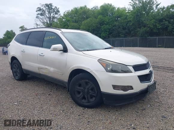 2012 Chevrolet Traverse 2LT z VIN 1GNKRJED7CJ311222, wystawiony jako IAAI lot #42856807 z przebiegiem 151 939 mil mil oraz . Historia ofert i sprzedaży dostępna na DreamBid. Obrazek 1.