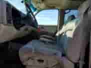 2002 Chevrolet Suburban LT z VIN 1GNEC16Z12J190100, wystawiony jako Copart lot #76622984 z przebiegiem 341 365 mil mil oraz Szkoda całkowita • Salvage title. Historia ofert i sprzedaży dostępna na DreamBid. Obrazek 7.