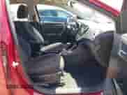 2018 Chevrolet Sonic LT z VIN 1G1JD5SH0J4102992, wystawiony jako IAAI lot #42573402 z przebiegiem 119 384 mil mil oraz . Historia ofert i sprzedaży dostępna na DreamBid. Obrazek 5.