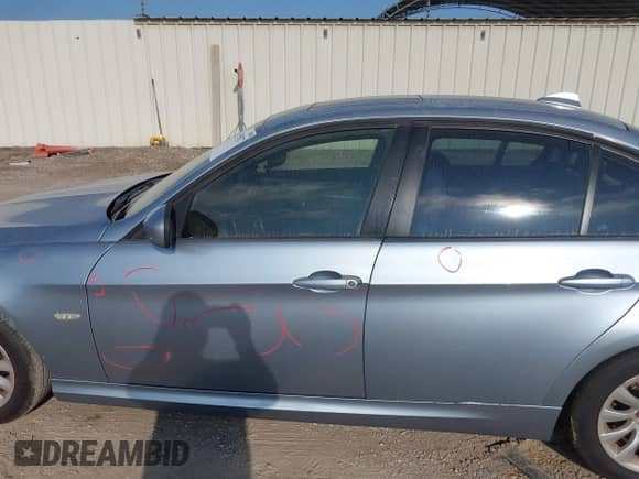 2009 BMW 3 Series 328i z VIN WBAPH77589NM46007, wystawiony jako IAAI lot #43559527 z przebiegiem Nie podano mil oraz . Historia ofert i sprzedaży dostępna na DreamBid. Obrazek 14.