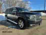 2019 Chevrolet Suburban Premier z VIN 1GNSKJKC3KR183500, wystawiony jako Copart lot #42046615 z przebiegiem 253 160 mil mil oraz Czysty tytuł • Clean title. Historia ofert i sprzedaży dostępna na DreamBid. Obrazek 1.
