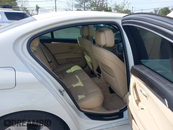 2012 BMW 5 Series 528i xDrive с VIN WBAXH5C57CDW02349, выставлен на аукционе IAAI как лот 43292404 с пробегом 140 243 миль миль и . История ставок и продаж доступна на DreamBid. Изображение 8.