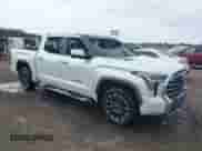 2023 Toyota Tundra Limited Hybrid z VIN 5TFJC5DB4PX035193, wystawiony jako IAAI lot #42884646 z przebiegiem Nie podano mil oraz . Historia ofert i sprzedaży dostępna na DreamBid. Obrazek 1.