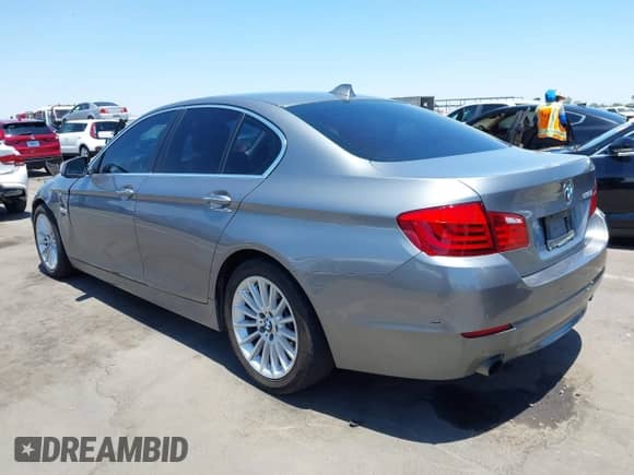 2013 BMW 5 Series 535i с VIN WBAFR7C58DC823194, выставлен на аукционе IAAI как лот 42598372 с пробегом 131 090 миль миль и . История ставок и продаж доступна на DreamBid. Изображение 3.