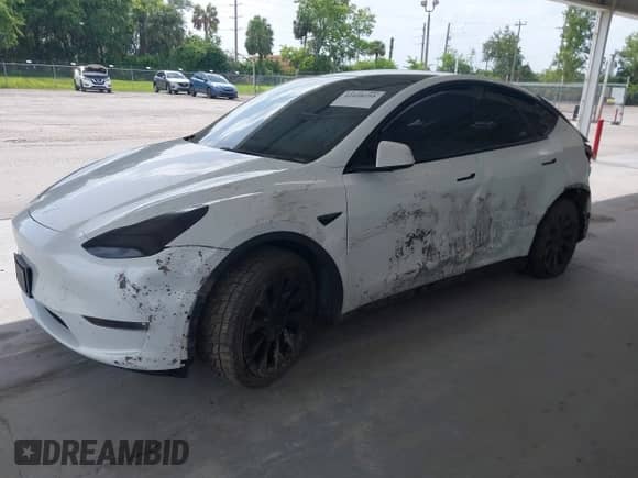 2022 Tesla Model Y Long Range z VIN 7SAYGDEE1NF385915, wystawiony jako IAAI lot #42458295 z przebiegiem 68 345 mil mil oraz . Historia ofert i sprzedaży dostępna na DreamBid. Obrazek 17.