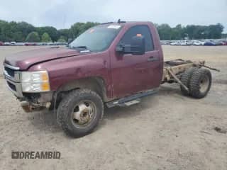 2009 Chevrolet Silverado 3500 z VIN 1GBJK846X9E136829, wystawiony jako Copart lot #56135615 z przebiegiem 197 815 mil mil oraz Czysty tytuł • Clean title. Historia ofert i sprzedaży dostępna na DreamBid. Obrazek 1.