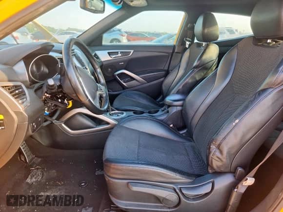 2016 Hyundai Veloster с VIN KMHTC6AD5GU293434, выставлен на аукционе Copart как лот 71713645 с пробегом 121 224 миль миль и Списание • Salvage title. История ставок и продаж доступна на DreamBid. Изображение 7.
