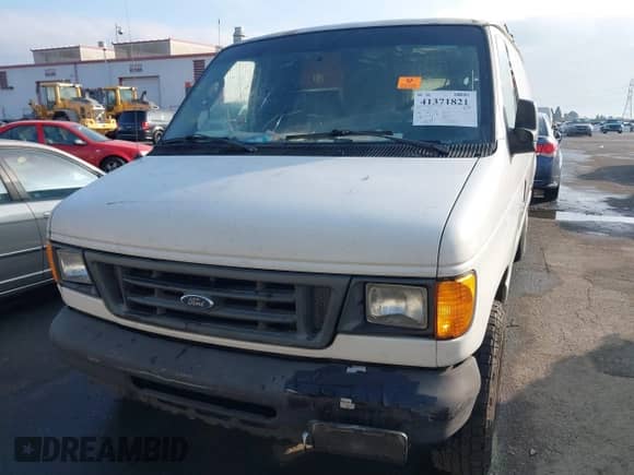 2005 Ford Econoline Cargo с VIN 1FTNS24L15HA55534, выставлен на аукционе IAAI как лот 41371821 с пробегом Не указан миль и . История ставок и продаж доступна на DreamBid. Изображение 6.